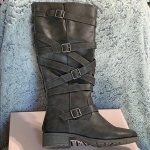 ❤️/ Gray Wrap Buckle Moro Boots - Size 8